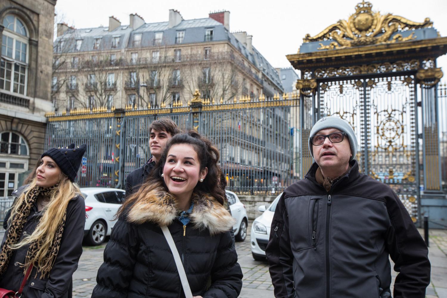 <a href='http://jfllem.femdomcenter.com'>全球十大赌钱排行app</a> French Professor Pascal Rollet leads students on a study tour in Paris.